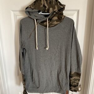 Ampersand Ave sweater, grey and Camo, Size Small
